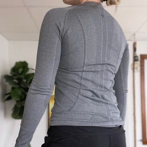 Lululemon Long Sleeve Swiftly Tech Gray size 6